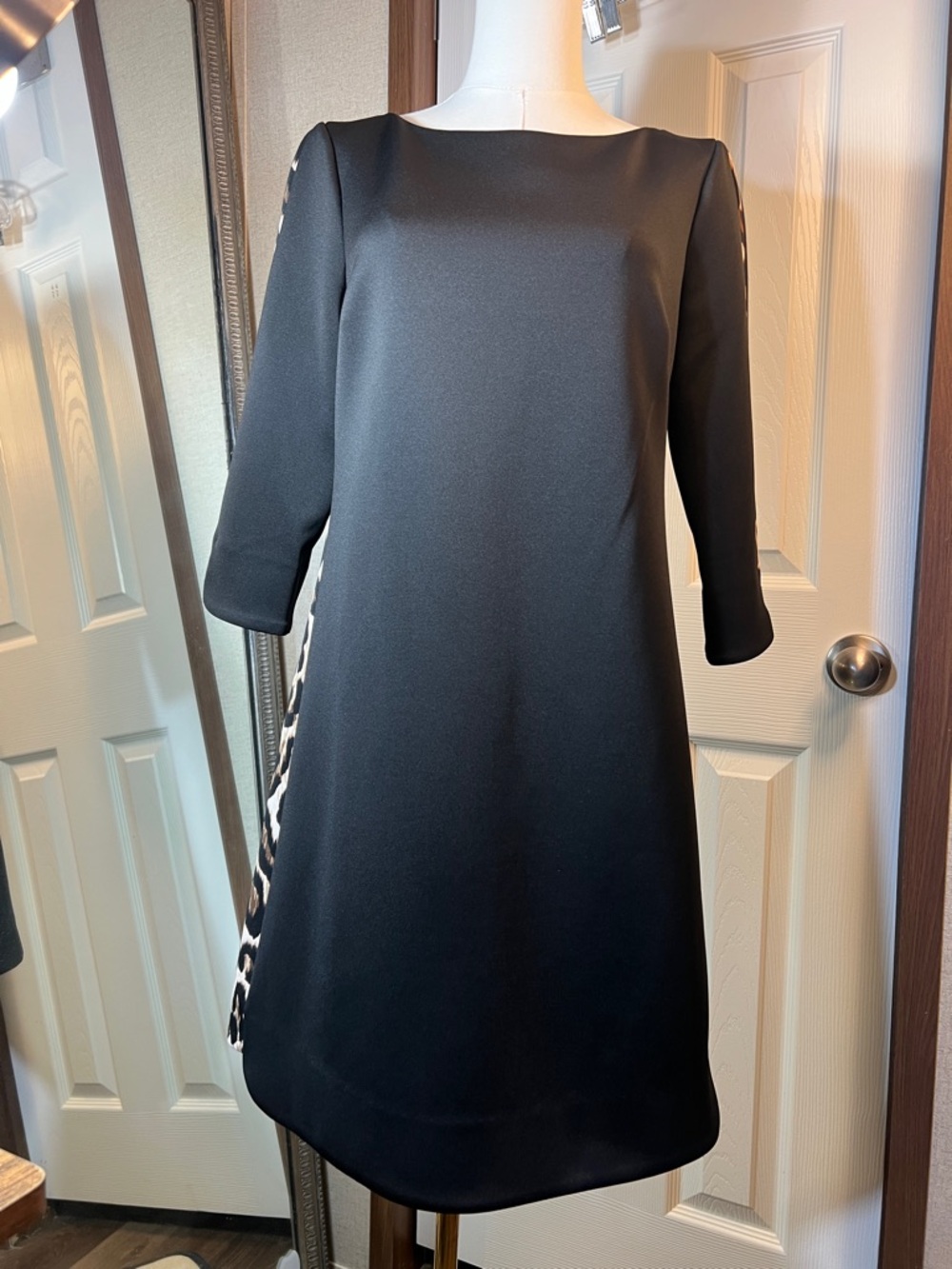 Vince Camuto Black Long-Sleeve Shift Dress with Leopard Panel
